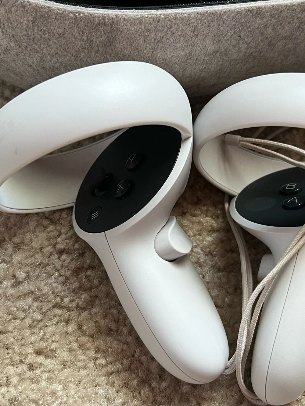 Standalone White VR Headset with Matching Controller and Carry Case